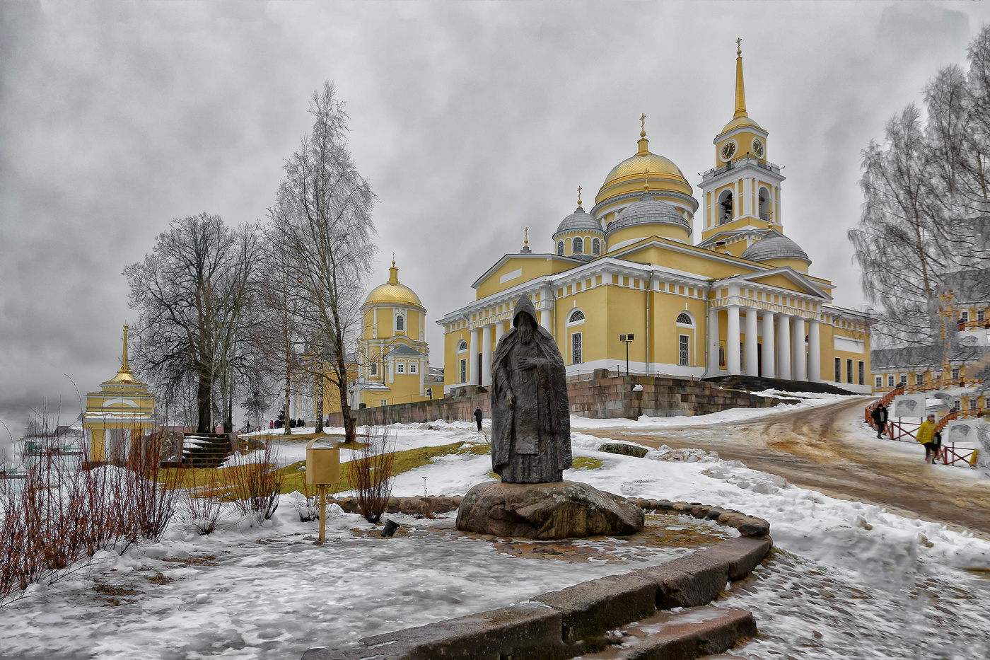 озеро селигер монастырь