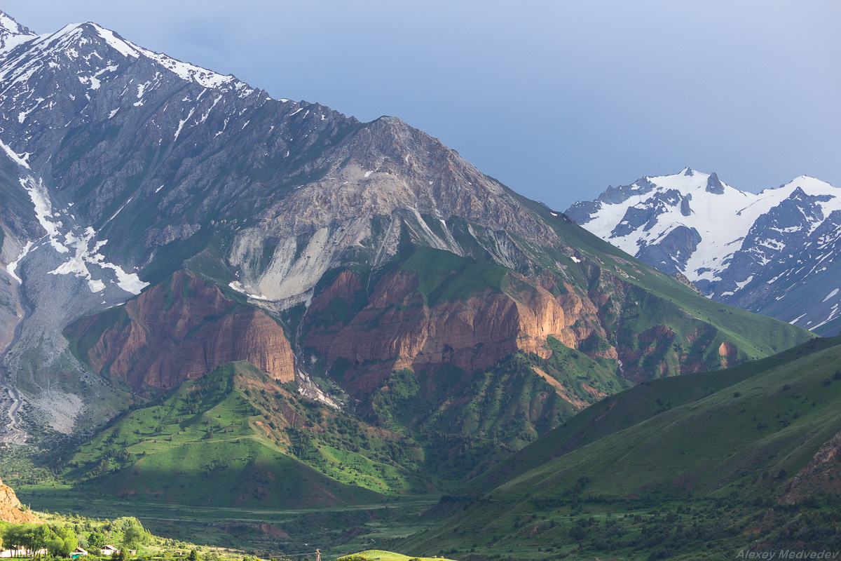 Таджикистан горы. Горы Таджикистана. Горы Бунай Памир. Душанбе горы. Горные пейзажи Таджикистана.