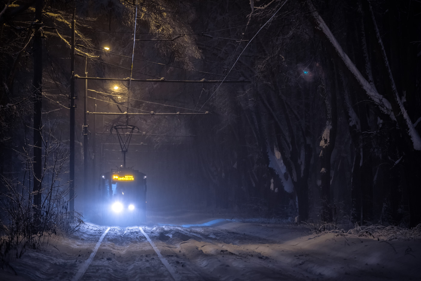 Трамвай в снегу