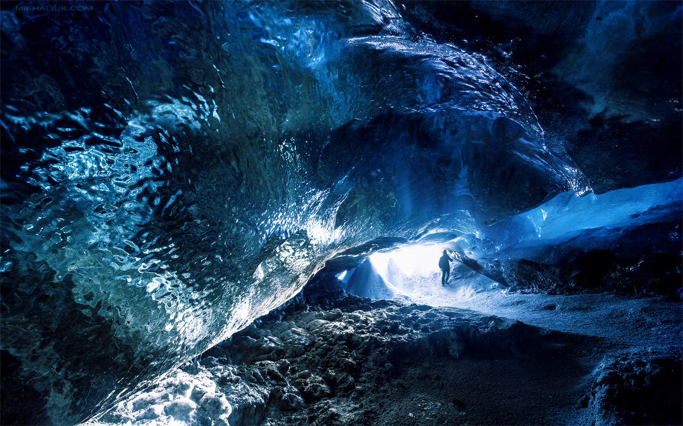 Ледяная пещера гигантского ледника Vatnajokull