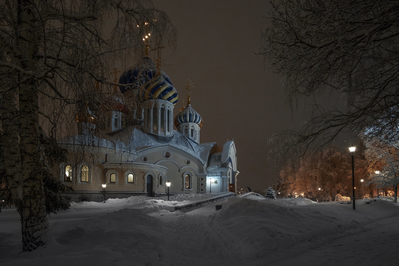 Храм в Новопеределкино ночью