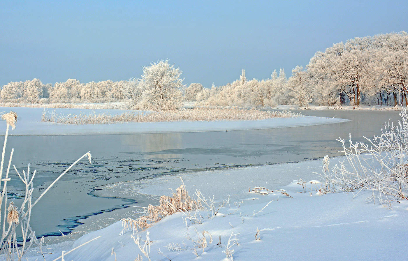 река во льду