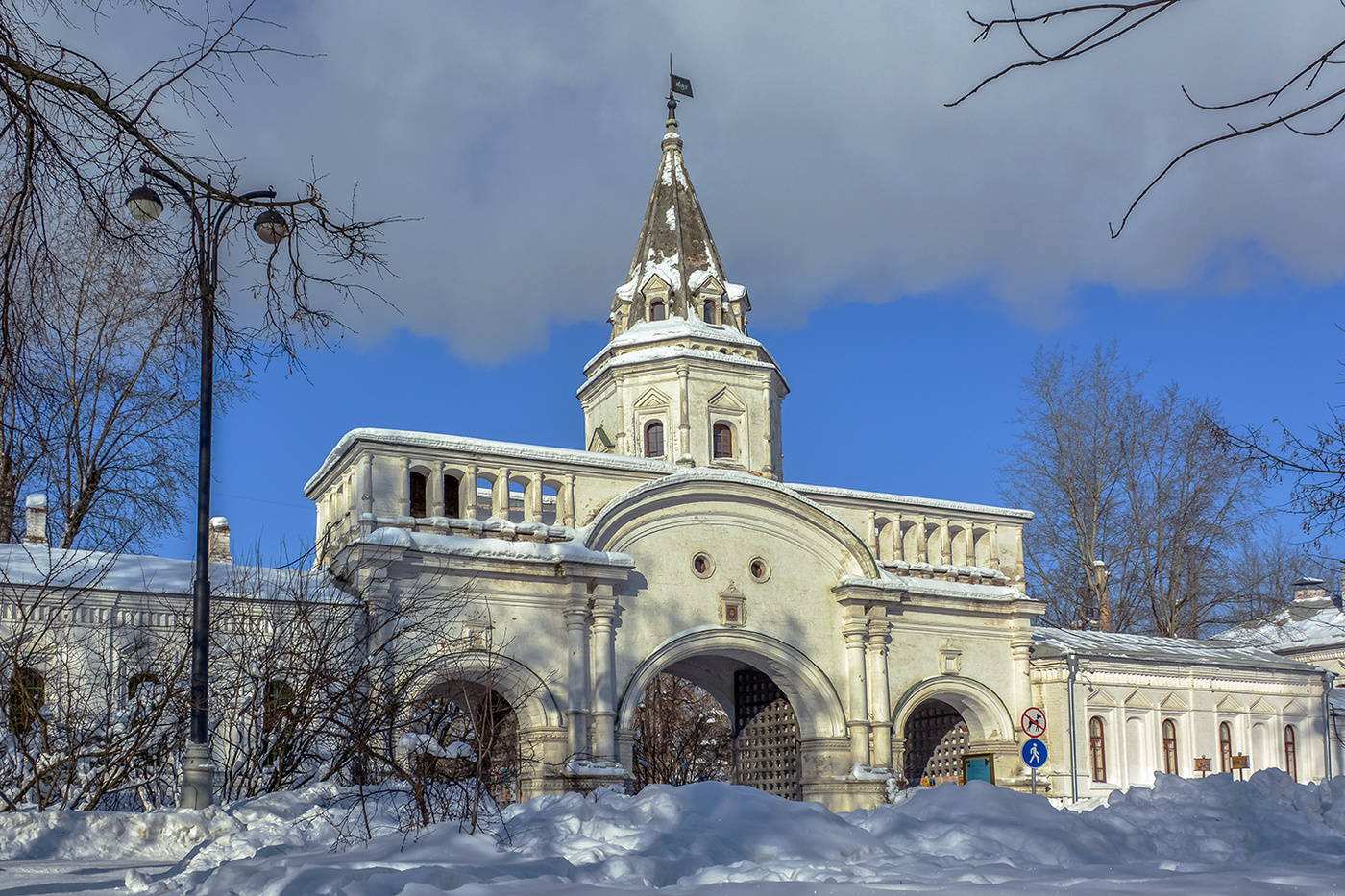 Государев двор