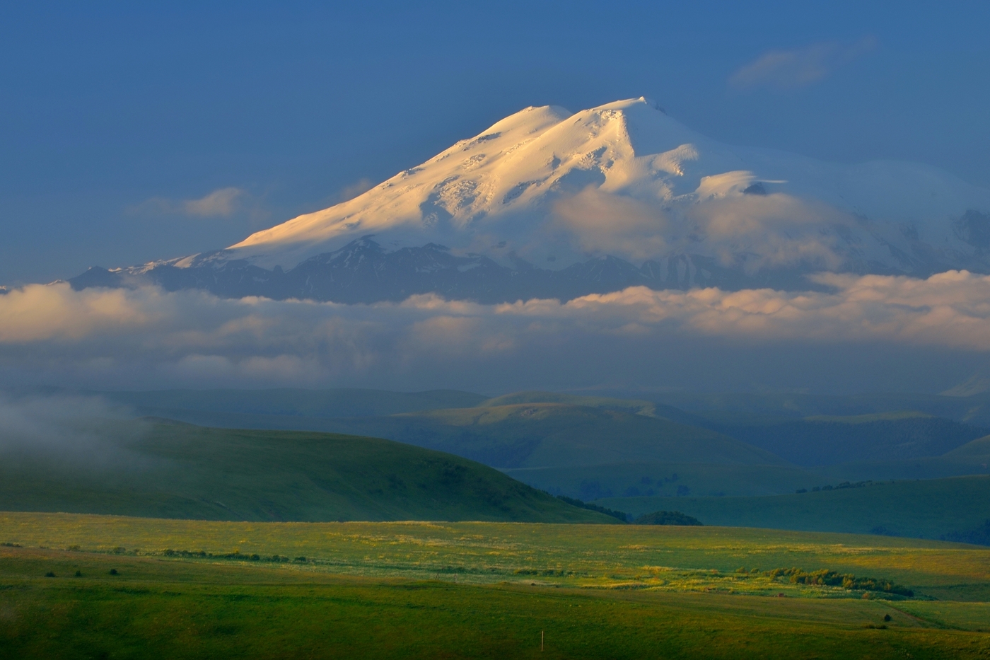 Эльбрус гора на рассвете