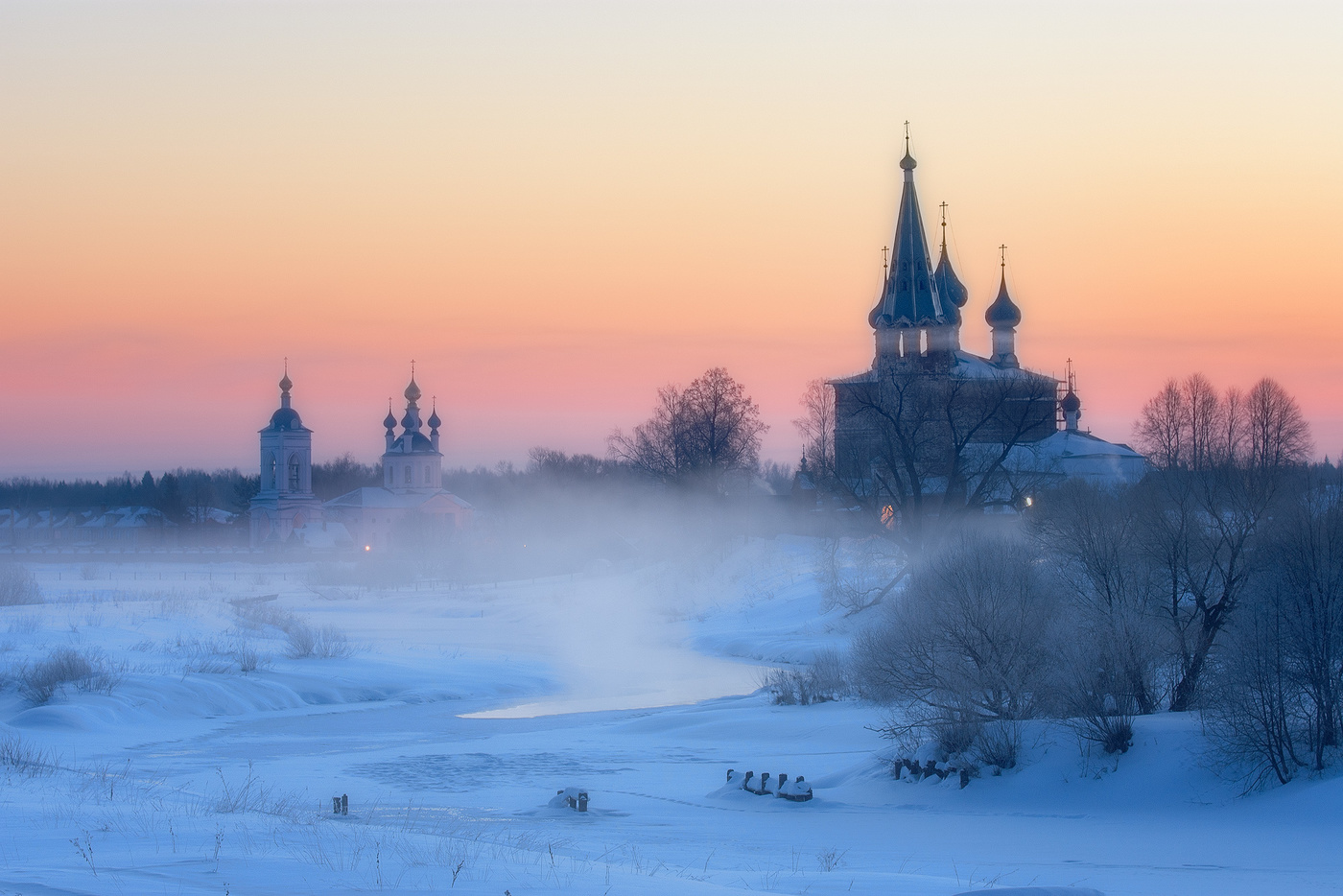 Морозное утро храм