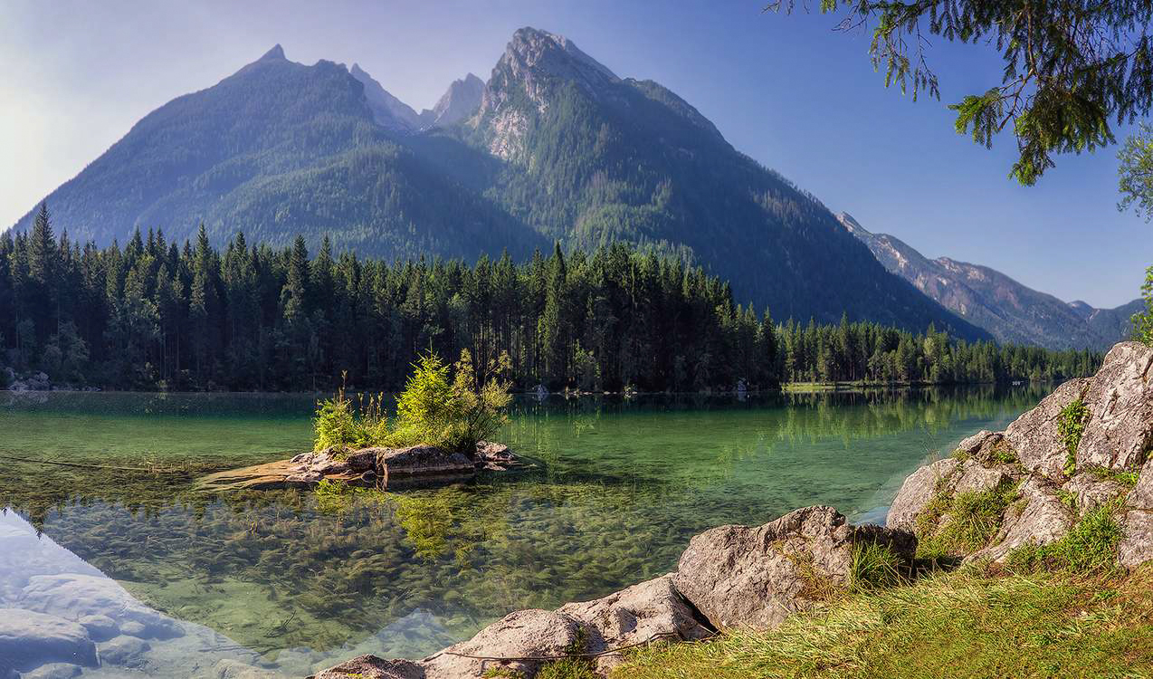 Озеро у подножия Альп