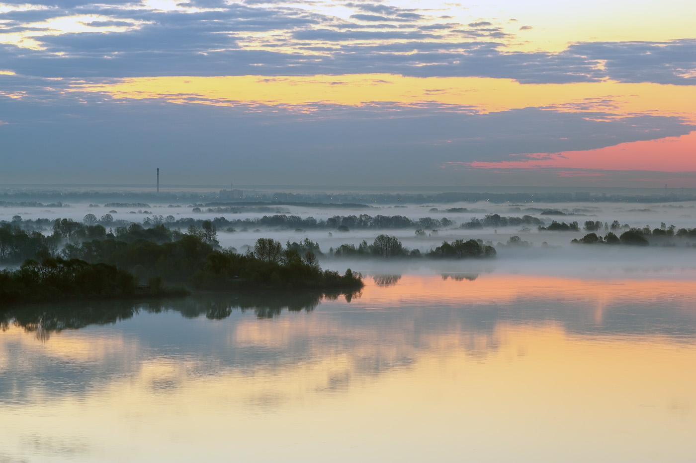 Волга река утром