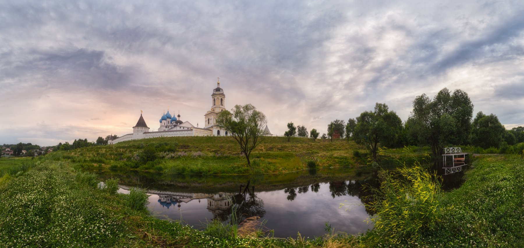 Высоцкий монастырь в реке Серпухов