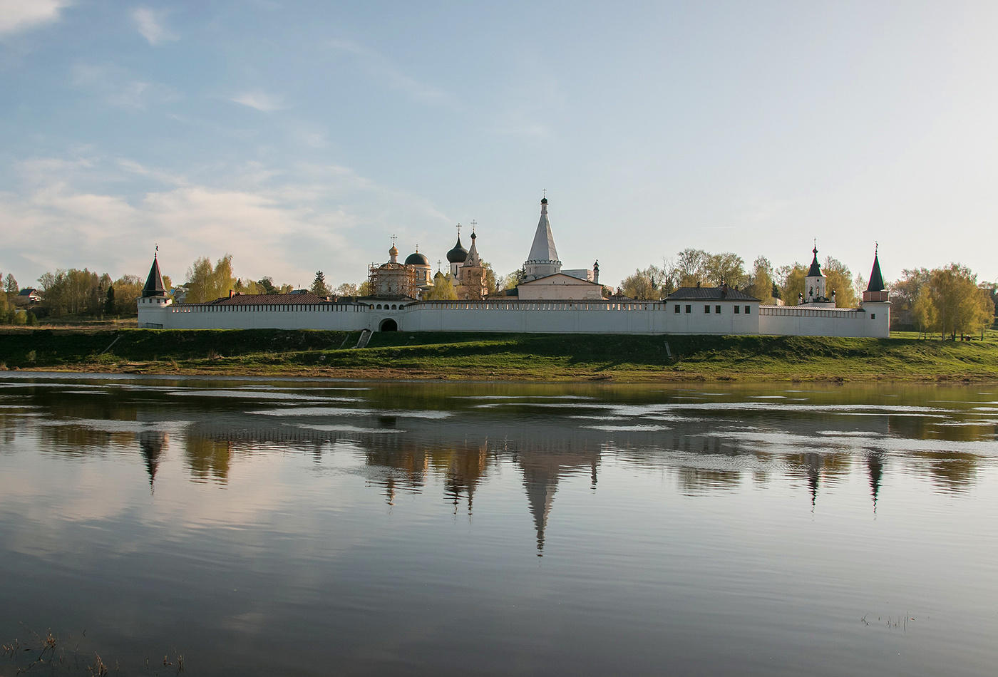 Старица фото монастыря. Старицкий монастырь Тверская область.