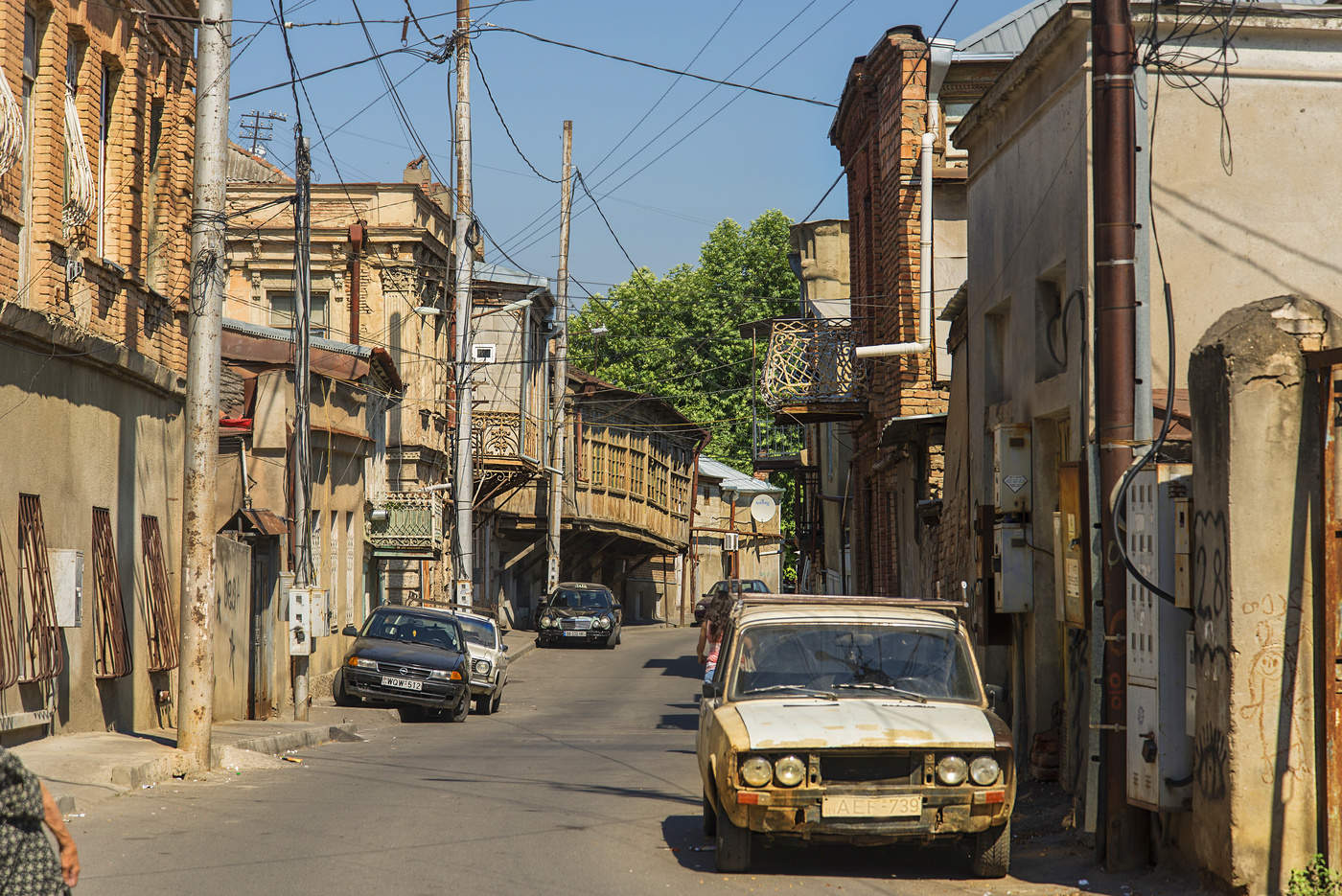 История не моей жизни / Старый город, старые улицы, старые дома, старые авто,  старые люди нет, это история не моей жизни