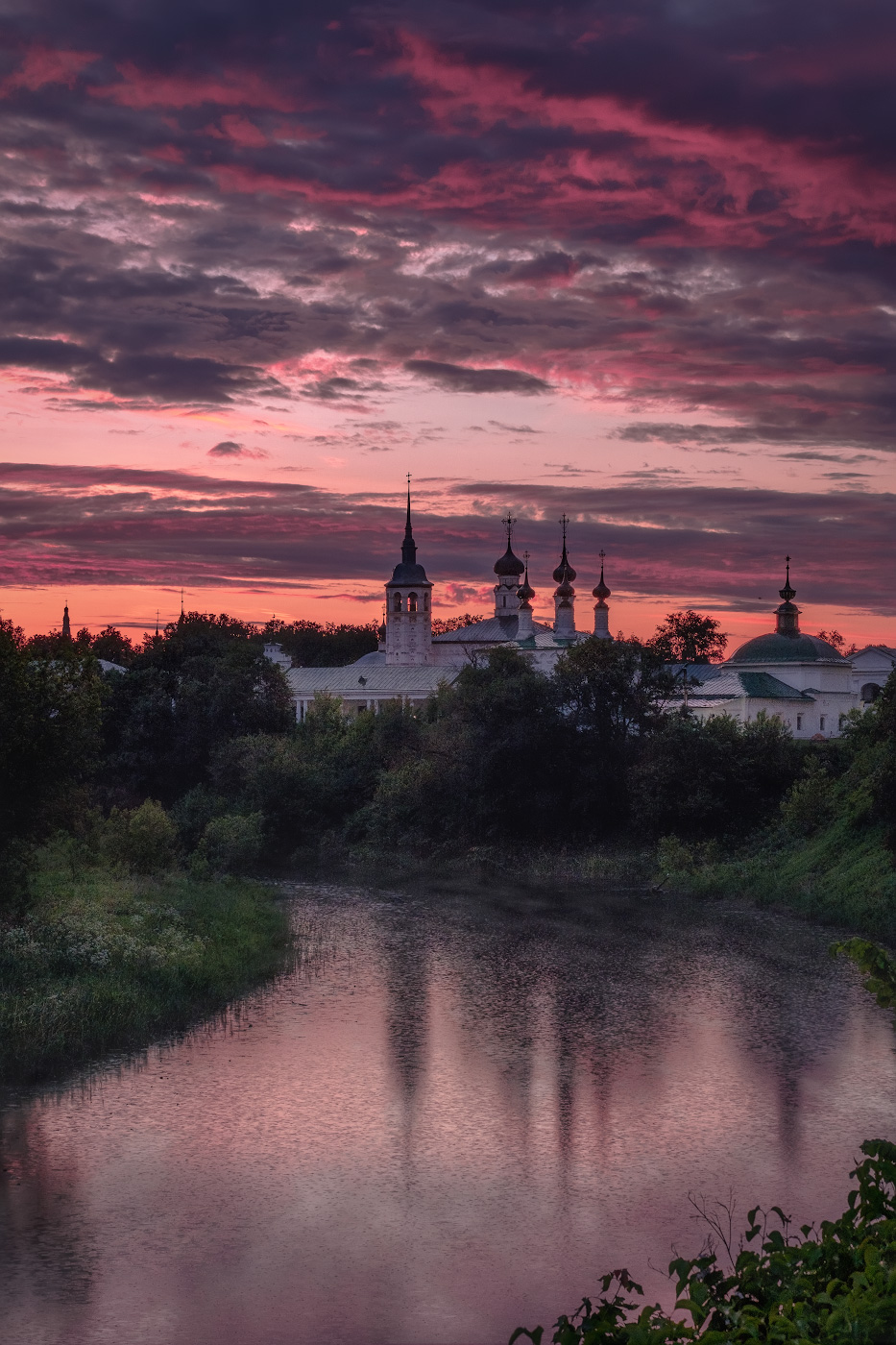 Рассвет в монастыре