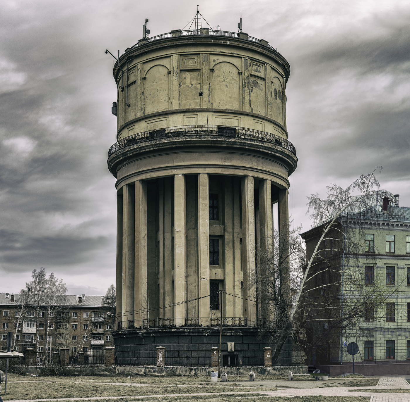 Старинные водонапорные башни фото