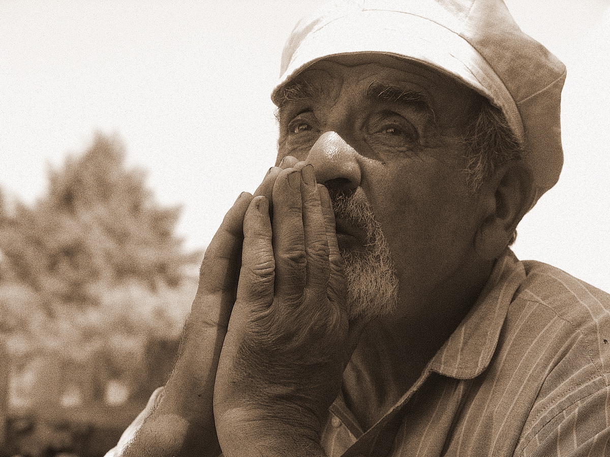 Старый задумчивый. Задумчивый старик. Старый задумчивый. Портреты пожилых людей. Старый задумчивый.