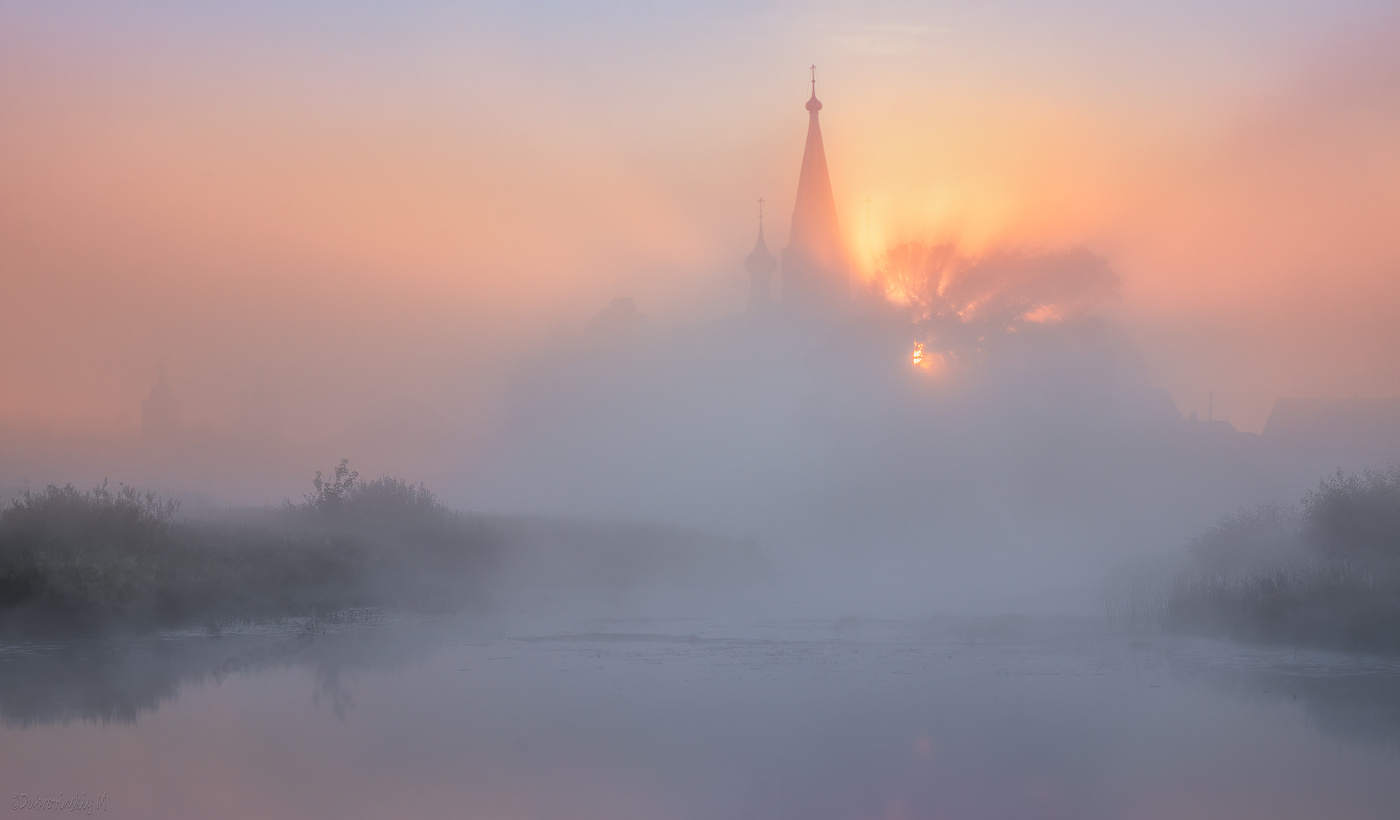 Церковь в тумане