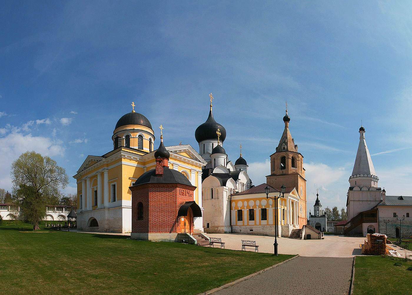 Старицкий монастырь фото