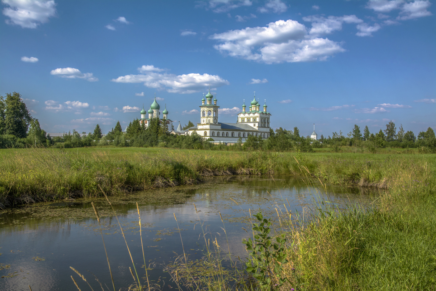 Николо Вяжищский монастырь осень