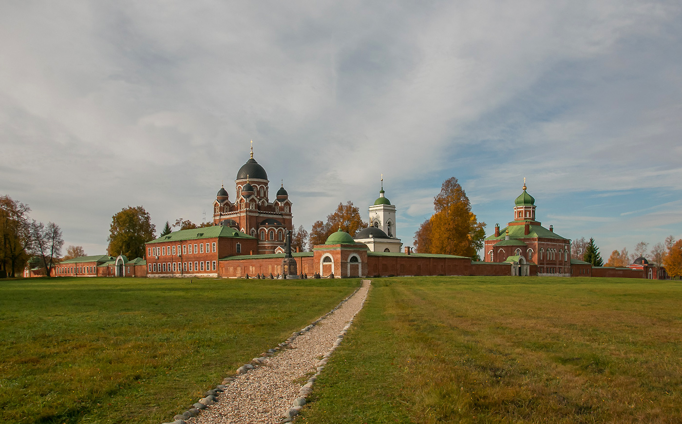 Можайский монастырь фото