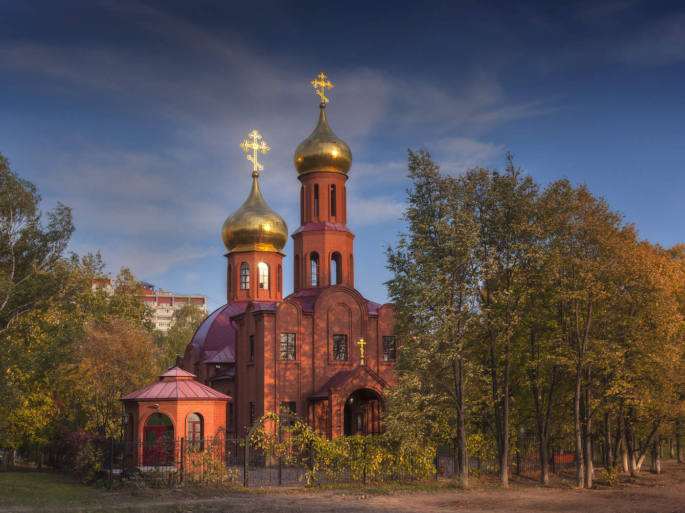 Осенние листья Церковь