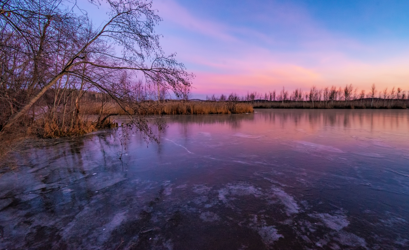 Лед на озере фото