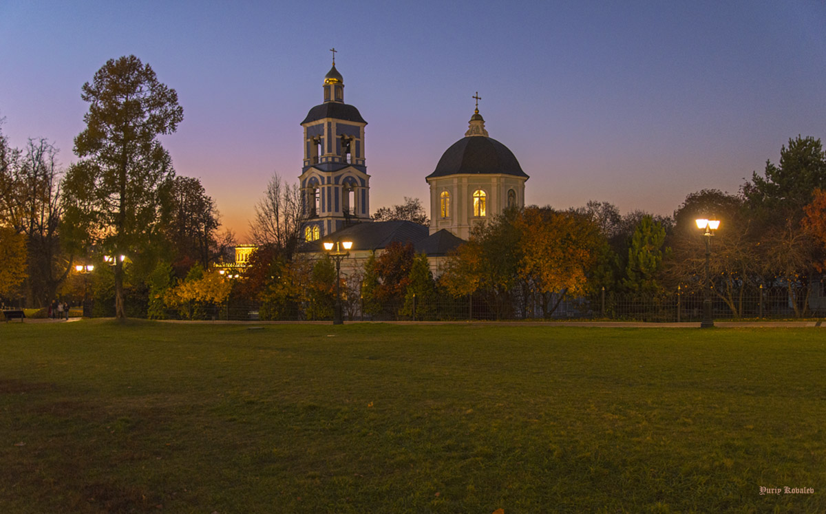 Сайт храма в царицыно. Храм в Царицыно. Вечерело храм зелёная картинка.