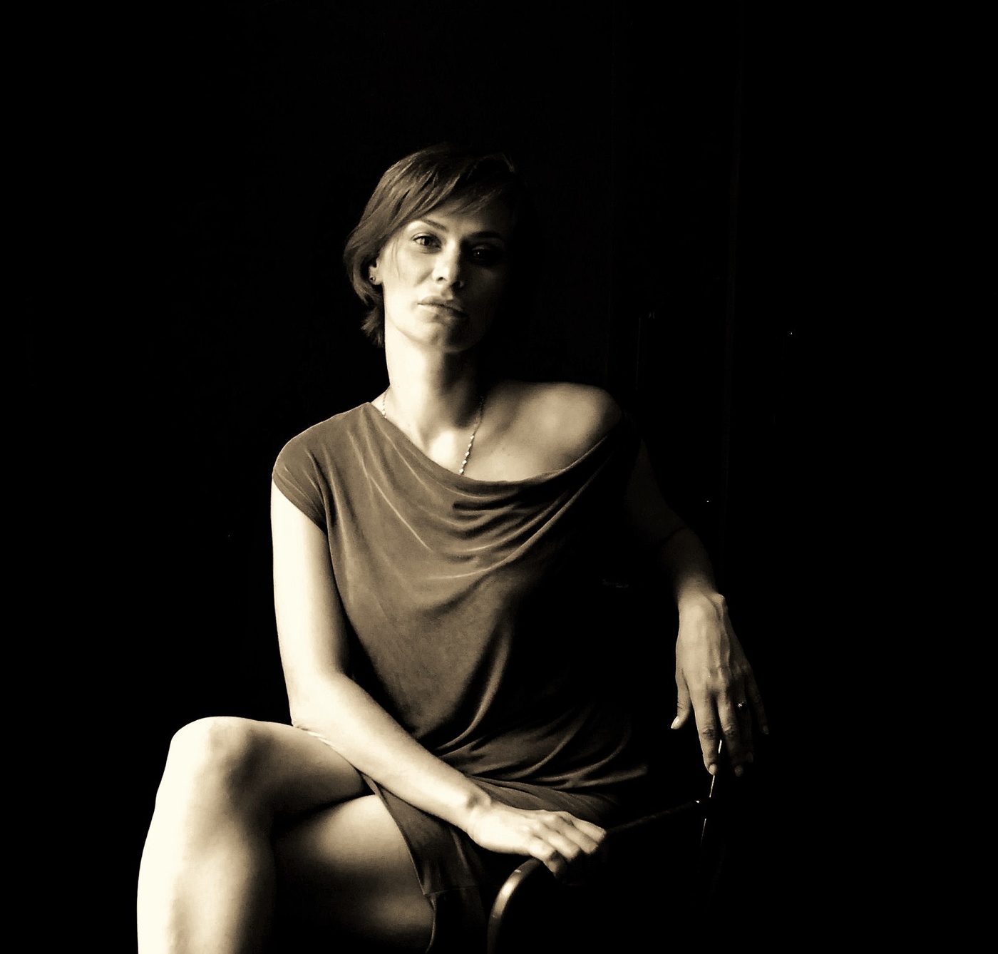 Часто простое кажется вздорным черное. Кто ошибется кто угадает разное счастье нам выпадает. Простое кажется вздорным черное белым. Мы выбираем нас выбирают текст. Я за тобою следую тенью.