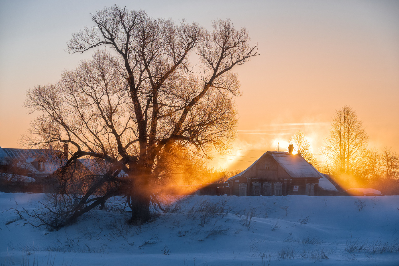 Рассвет в деревне зимой