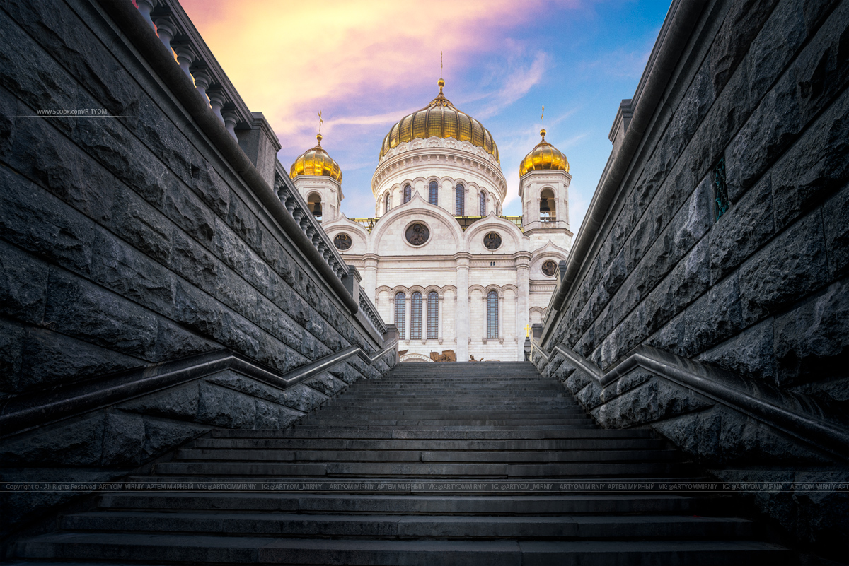 Вход в храм христа спасителя