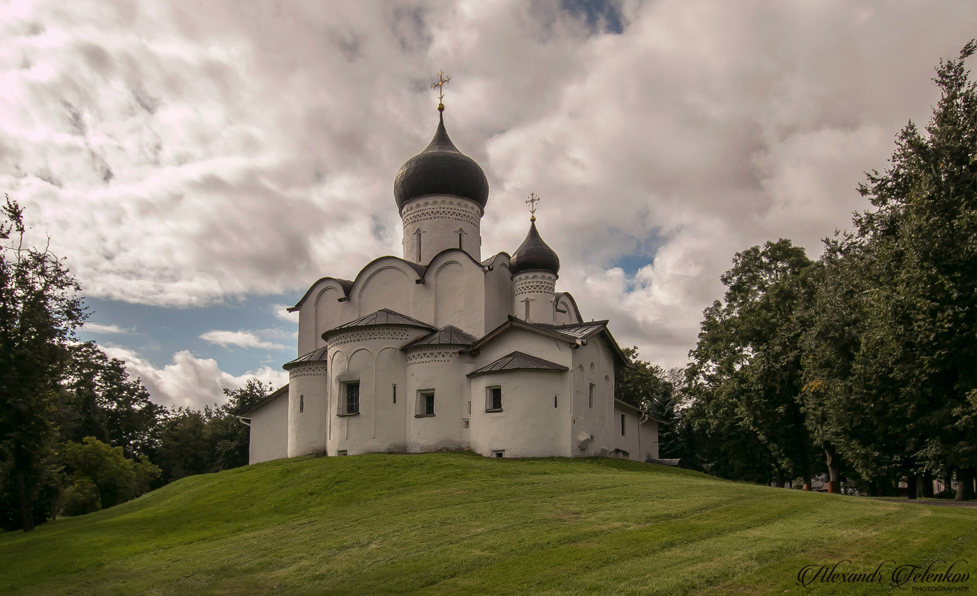 Храм Василия на Горке в Пскове