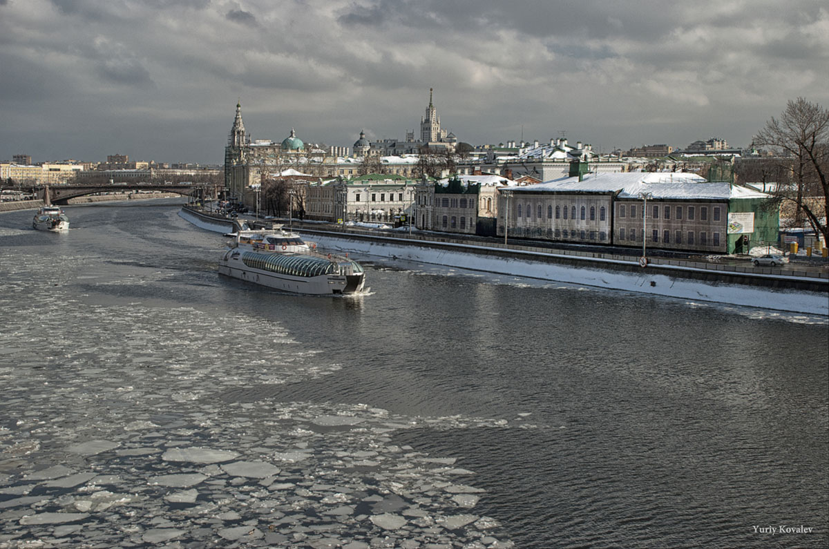 Ледоход в самаре. Ледоход пароход. Ледоход река город Москва картинки 2024. Самара в ледоход, вид с набережной - панорамное фото.