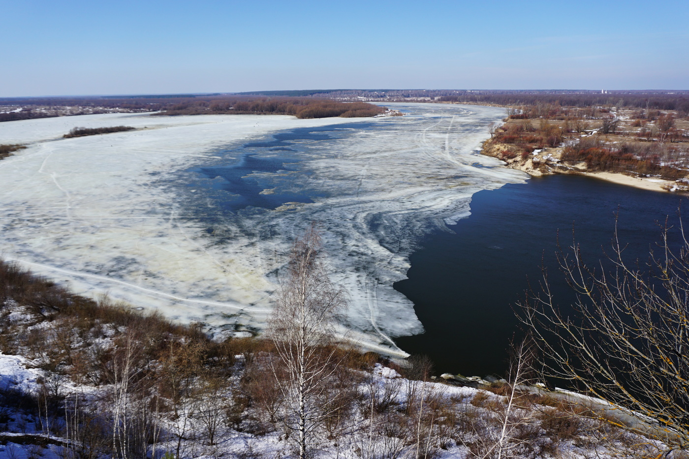 Март река