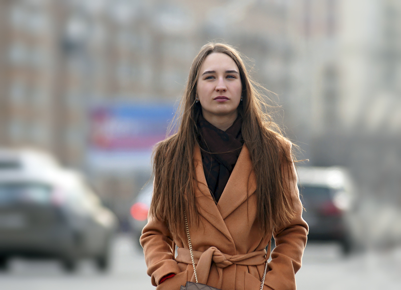 Случайный прохожий. Лица прохожих. Прохожие девушки. Фотопортрет прохожих. Лица людей на улице.