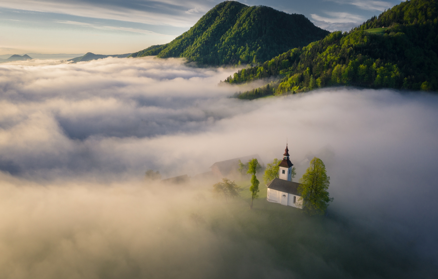 Церковь в тумане фото