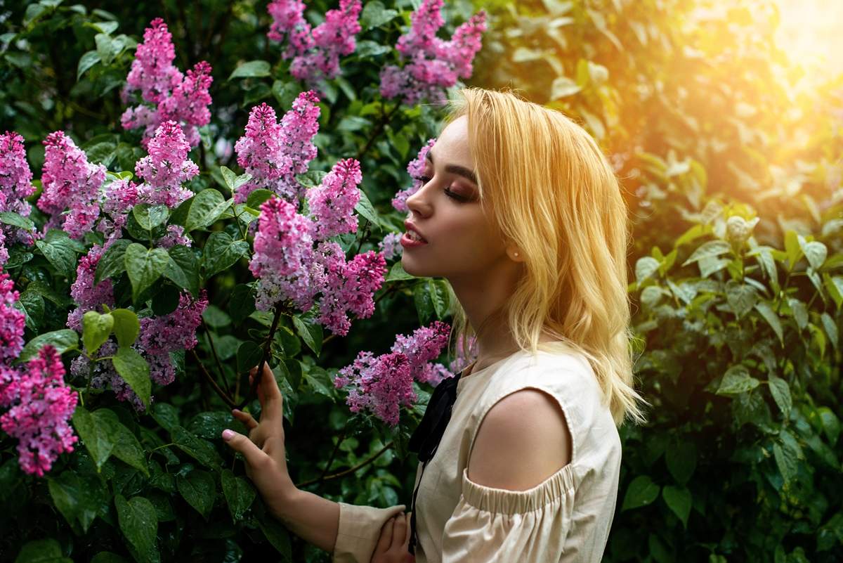 Фото с сиренью девушки идеи для фотосессии современно на улице