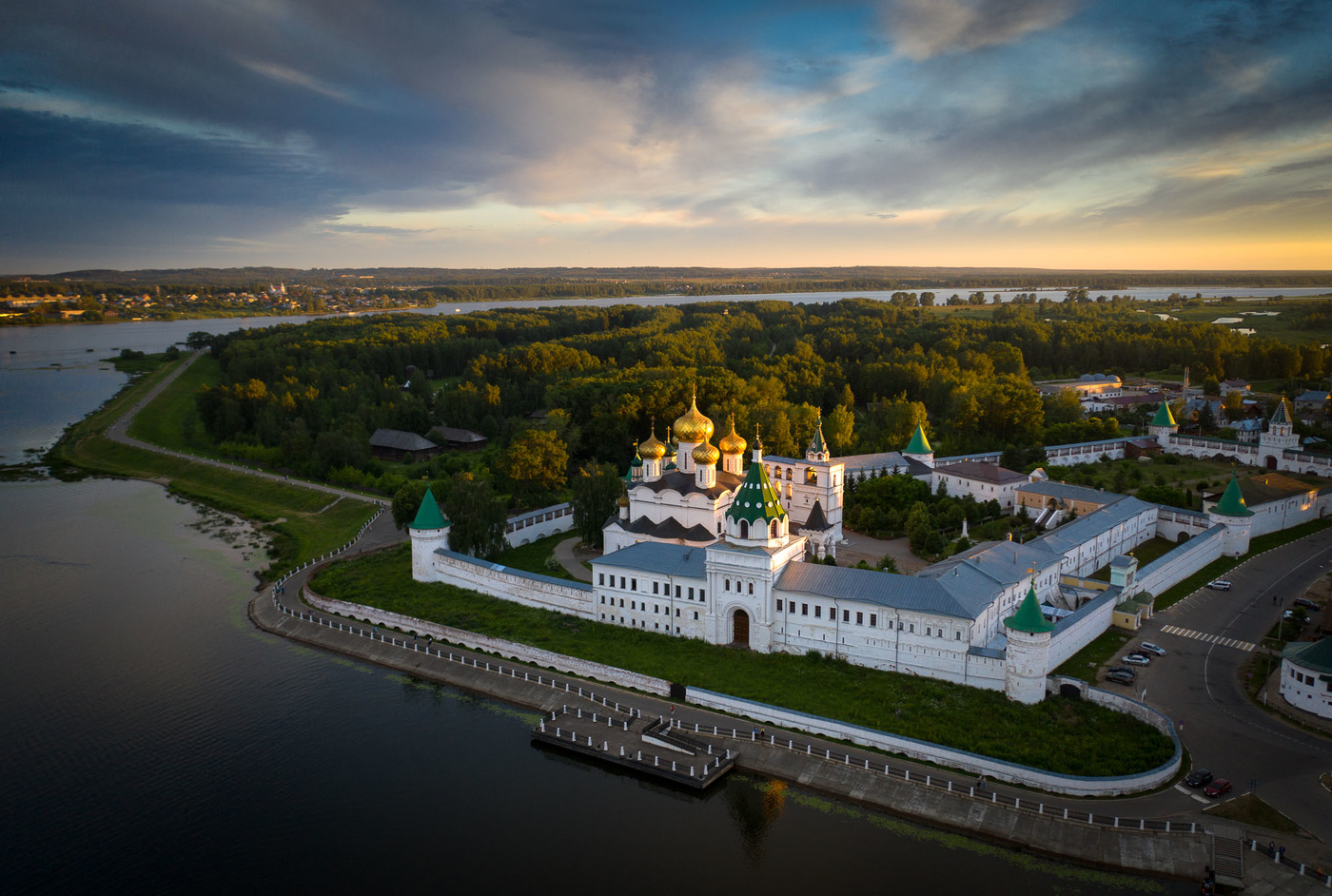 Город Кострома Ипатьевский монастырь