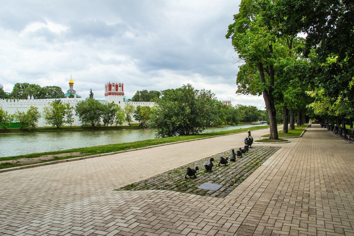 Парк в Хамовниках Новодевичьи пруды