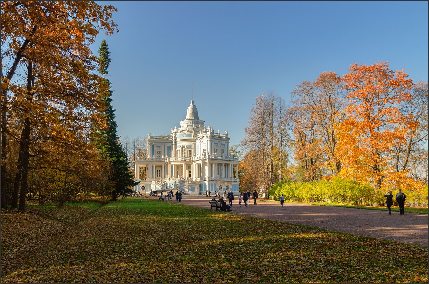 Ораниенбаум (дворцово-парковый ансамбль) осень