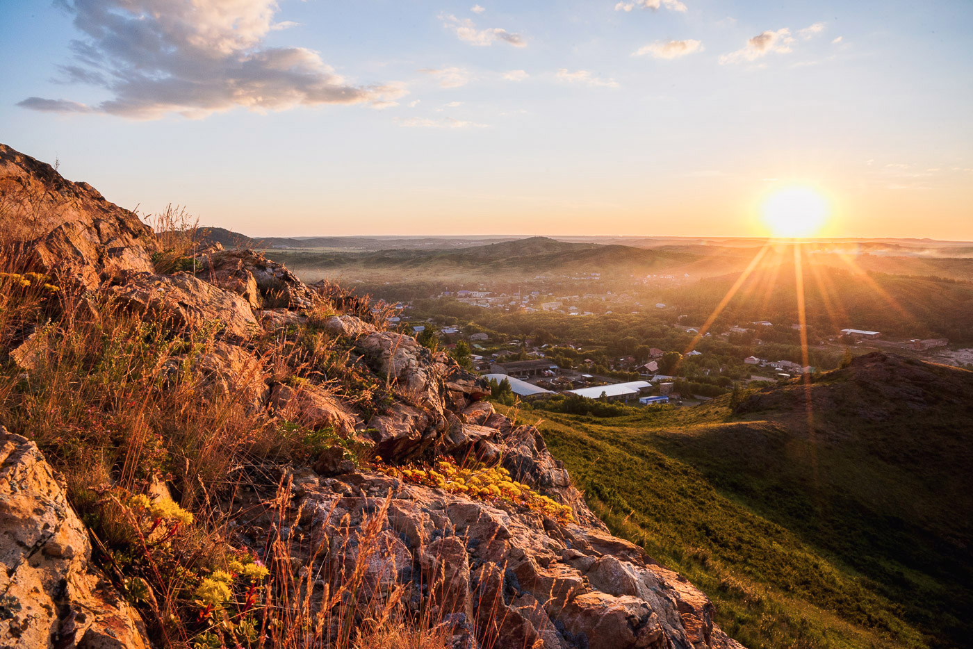 Семья в закатных лучах фото