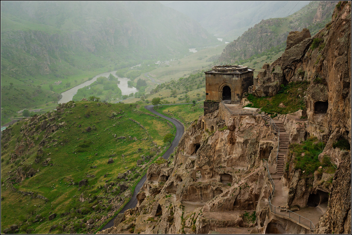 Пещерный город вардзия фото