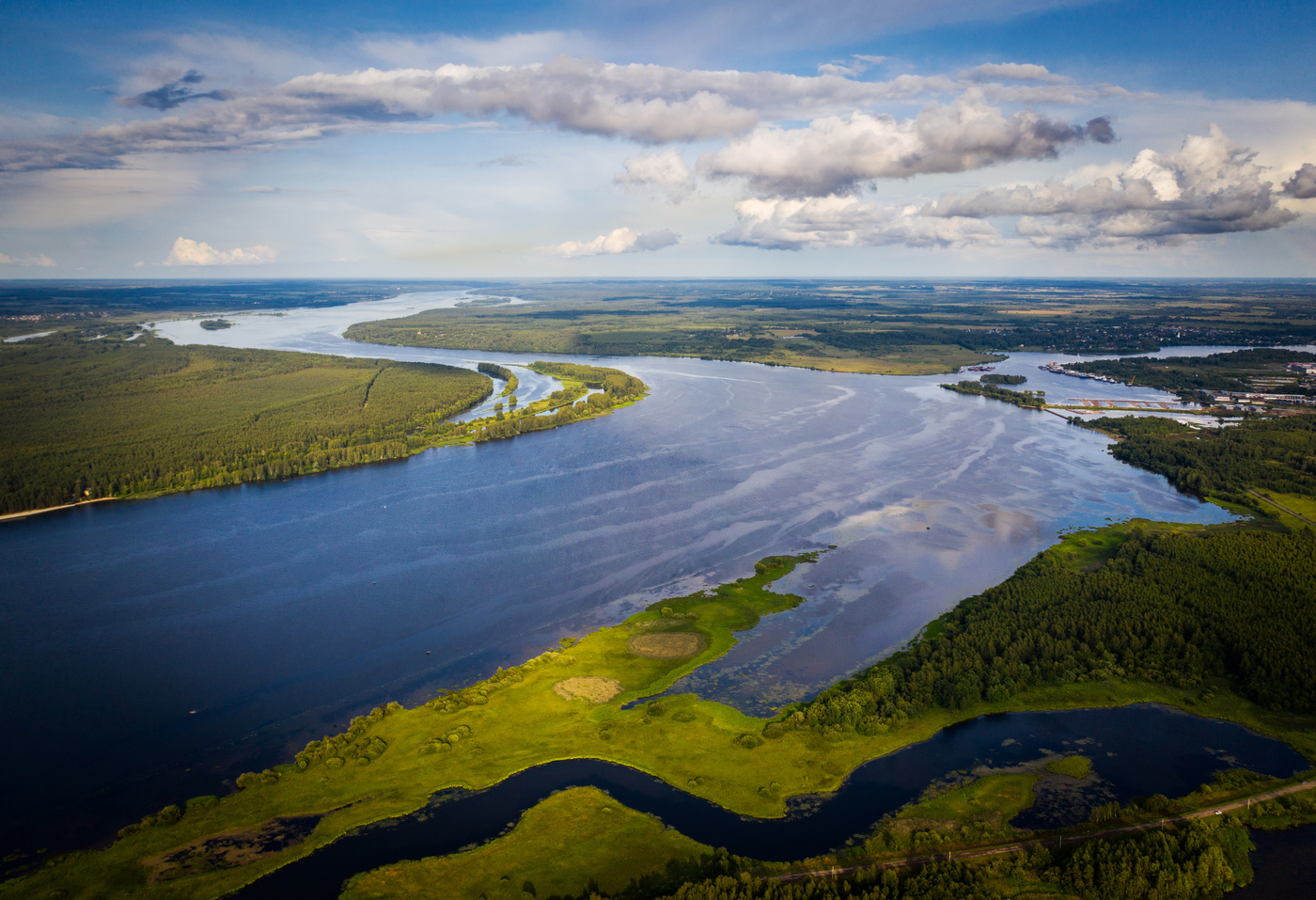 Река волга какая природная зона. Река Северная Двина. Волга и Северная Двина. Устье реки Северная Двина. Северная Двина река фото.