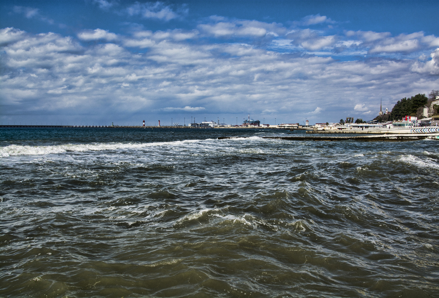 Черное море в марте. Сочи море. Сочи море март. Сочи в марте.