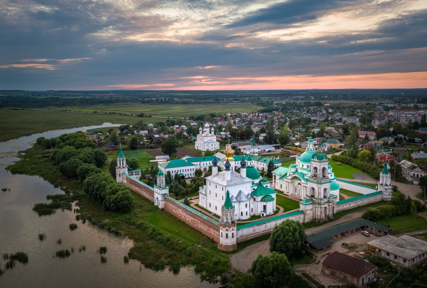 Ростов Великий Спасо Яковлевский монастырь зимой