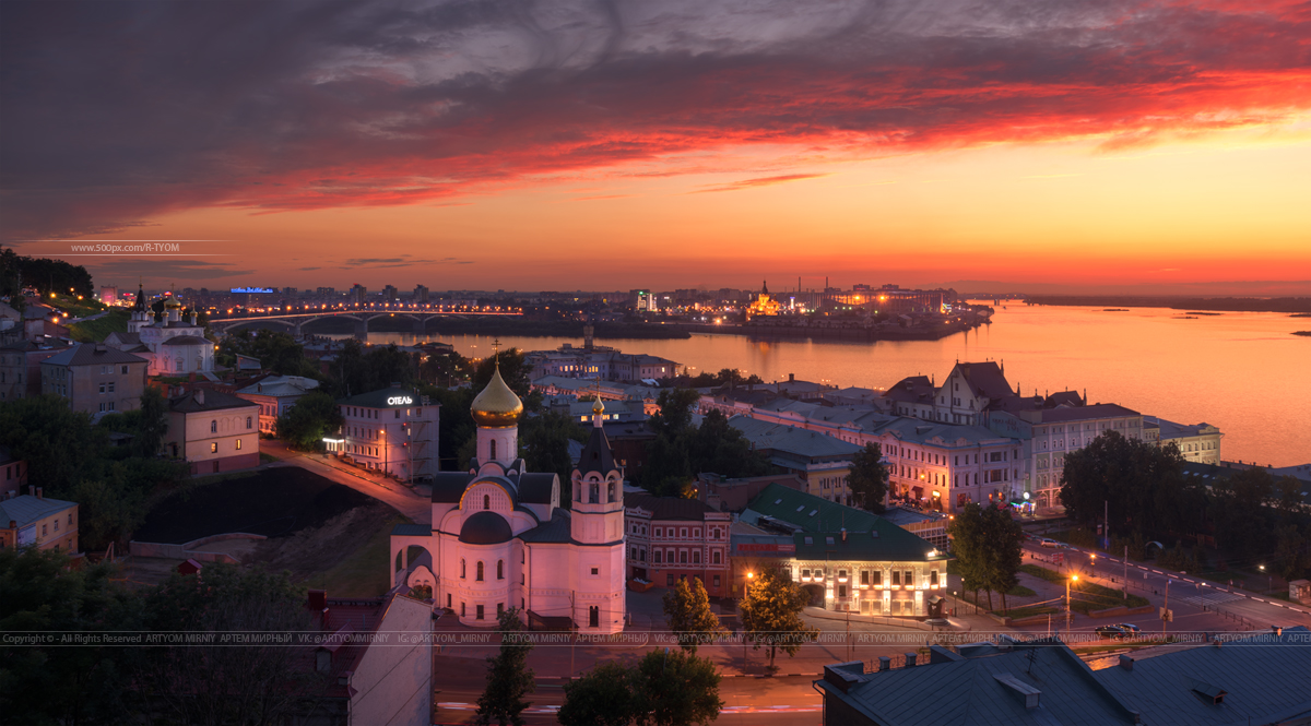 Нижегородская область время сейчас. Нижний Новгород столица закатов. Кремль Нижний Новгород закат. Нижний Новгород стрелка закат. Нижний Новгород столица закатов стрелка.