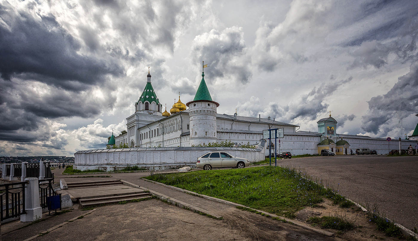 Природа у Ипатьевский монастырь Кострома