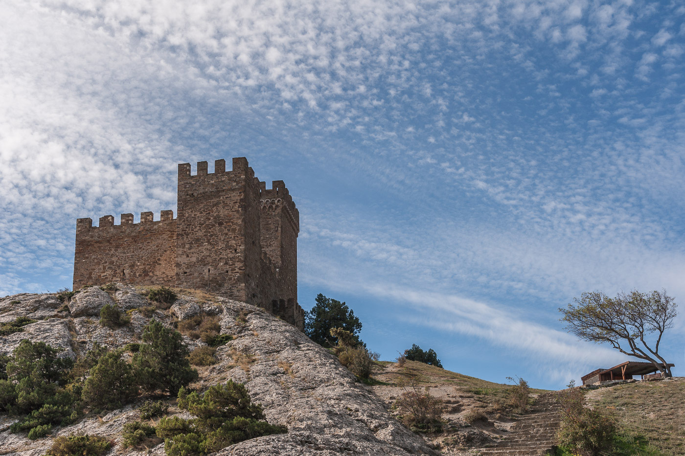 Генуэзская крепость. Sudak Fortress. Genoese Fortress. Белая крепость в Крыму. Красивые места Крыма Генуэзская крепость фото.