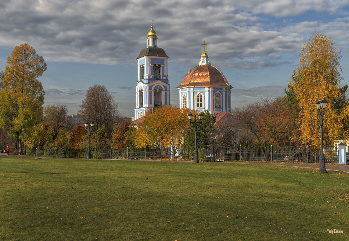 Парк Царицыно храм