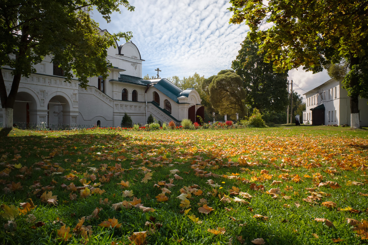 Осенние листья Церковь