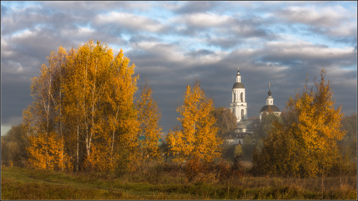 Алёховщина Церковь поздняя осень