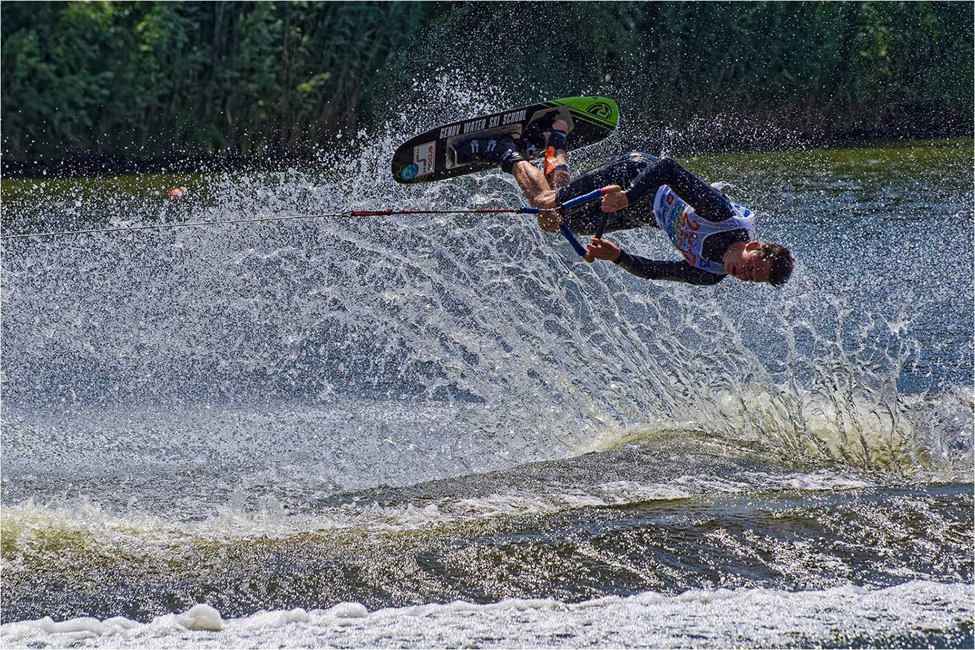 Водный лыжник фото