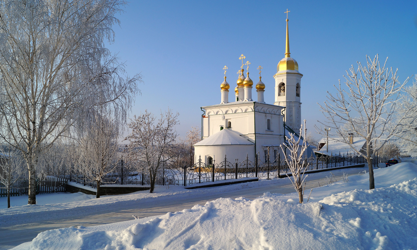 Деревня православный храм зима