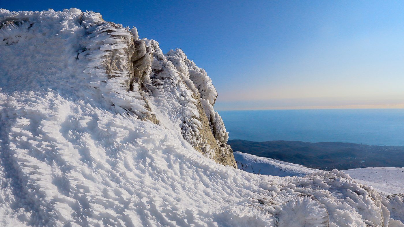 Чатыр Даг гора в Крыму зима
